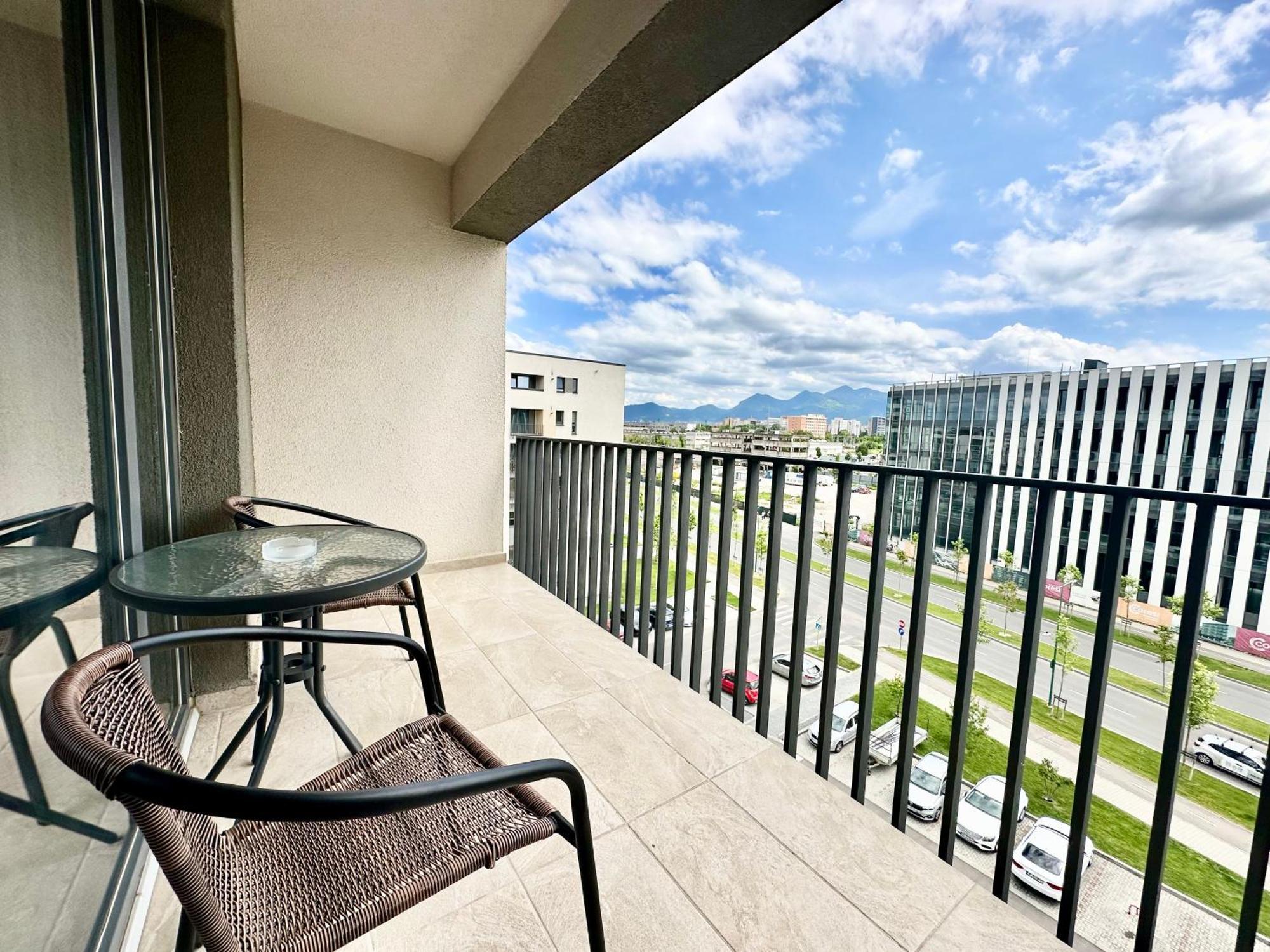 Kasper Coresi Mall - Rise Private Apartments & Suites Brasov Ngoại thất bức ảnh