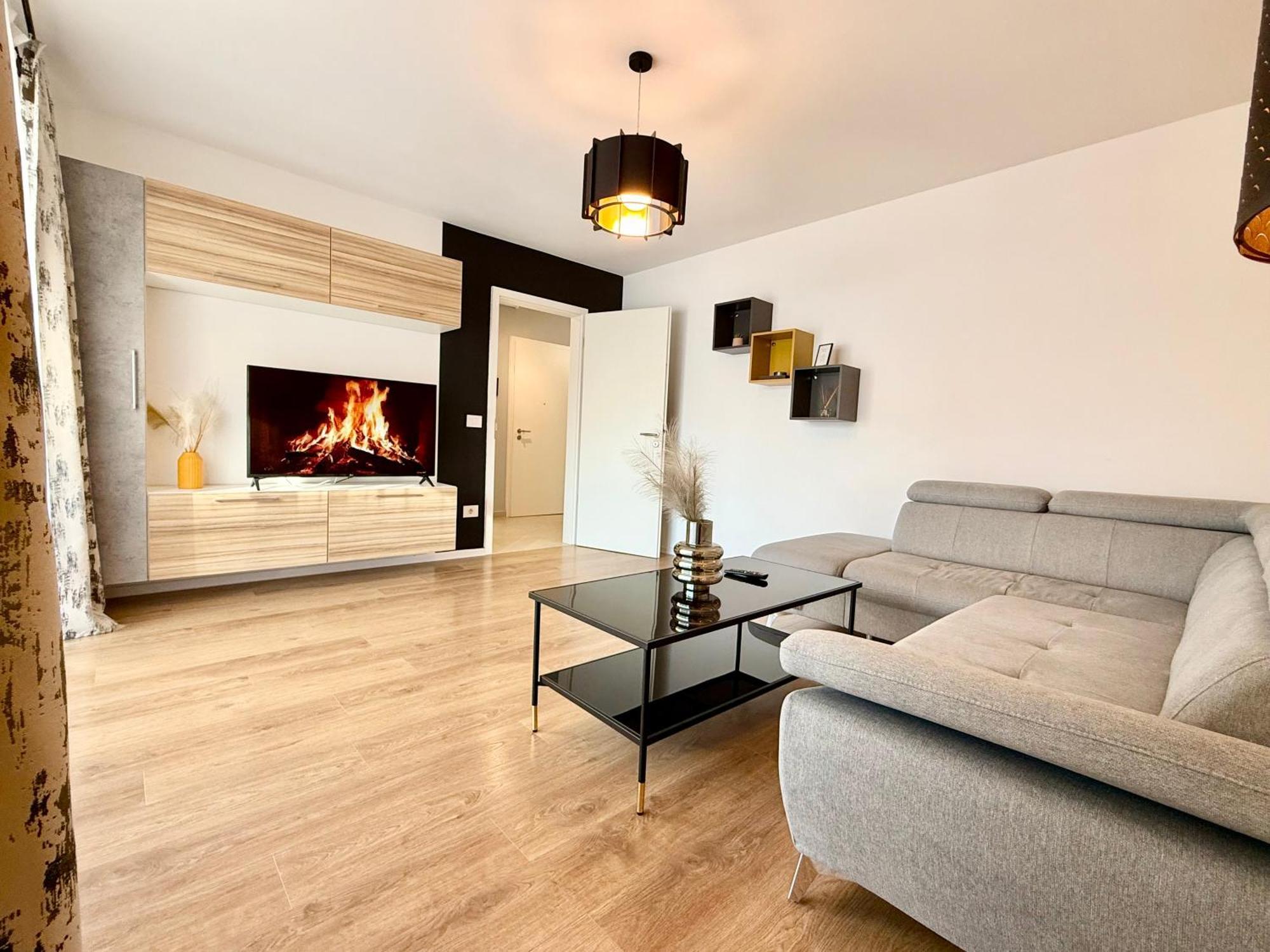 Kasper Coresi Mall - Rise Private Apartments & Suites Brasov Ngoại thất bức ảnh